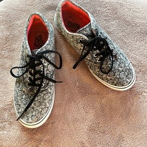 Vans graphic paisley print tennis shoes Size 8